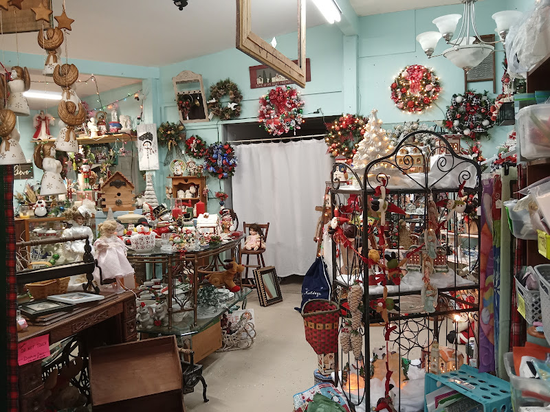 Canal Street Thrift / Black River Boutique - Thrift store in New Smyrna Beach