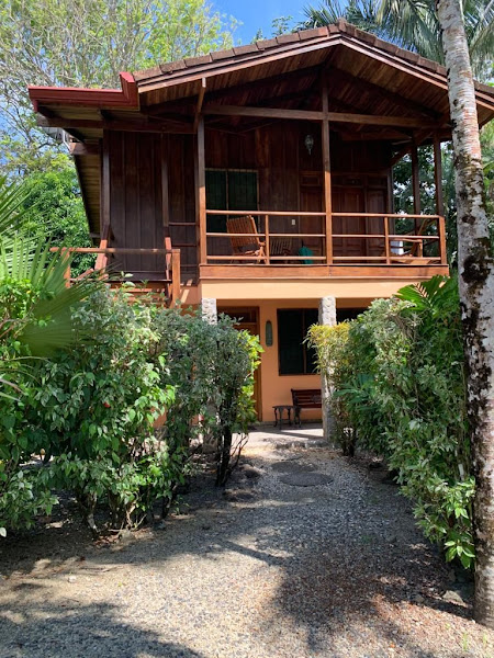 Mal Pais Surf Camp - Hotel in 500 metros sur del Hotel Franks Place