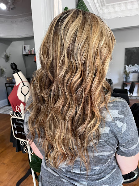 Dolled Up Salon & Blow Out Bar