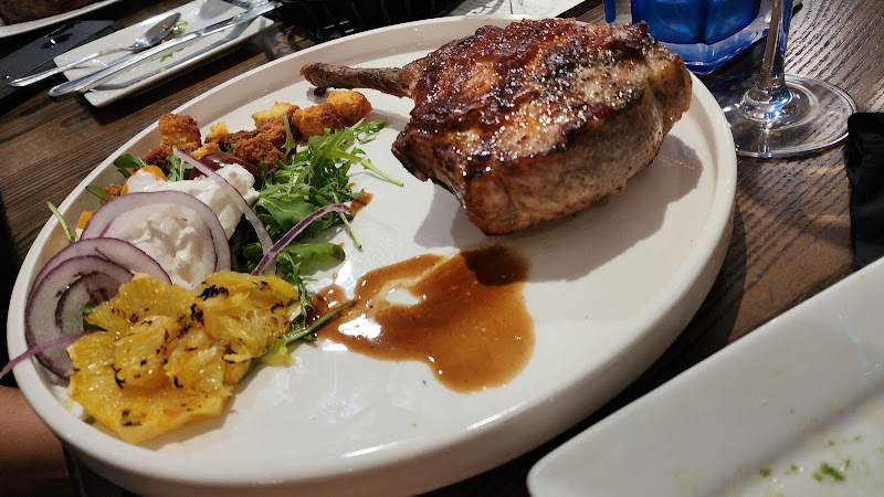 Avilés Restaurant & Lounge