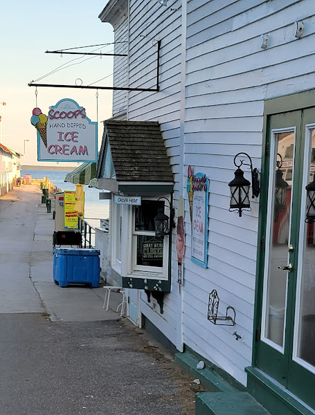 Scoops - Mackinac Island - Ice cream shop in Mackinac Island