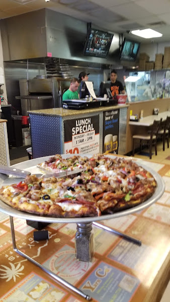 Billy Q's - Pizza restaurant in Palm Desert