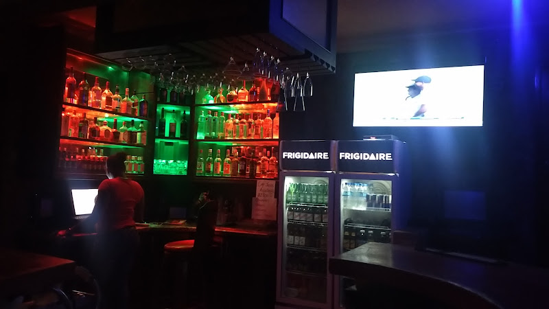 Mackie's Sports Bar & Grill - Sports bar in Cornwall Gardens