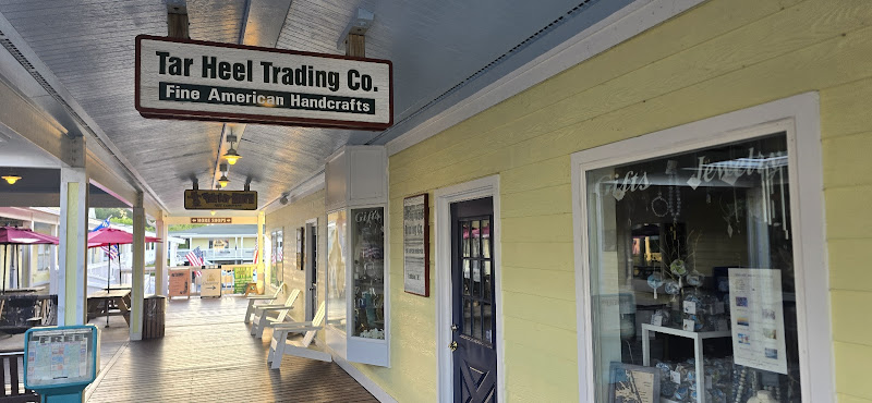 Scarborough Faire Shopping Village - Shopping mall in Duck