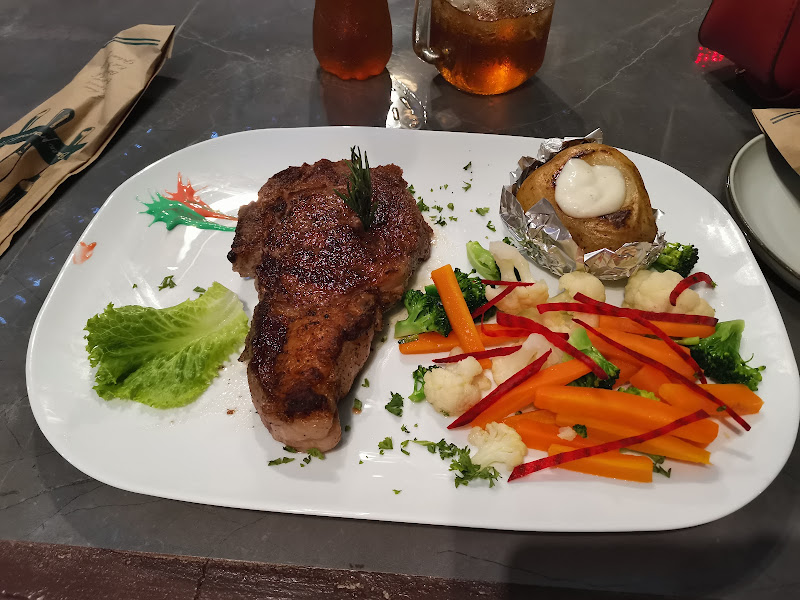 VOLCANO STEAKHOUSE - Restaurant in 200 metros oeste de iglesia católica frenta antiguo