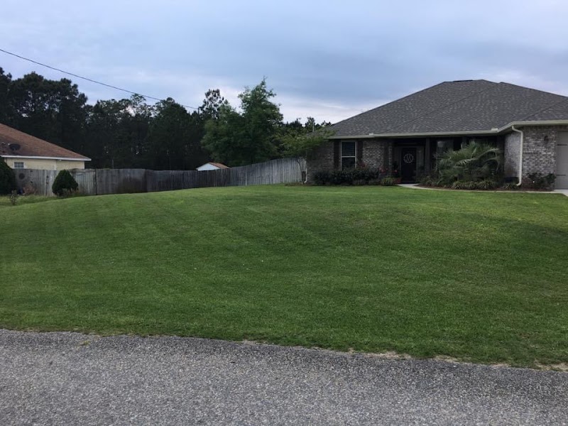 Slade Lawn Care - Landscaper in Navarre