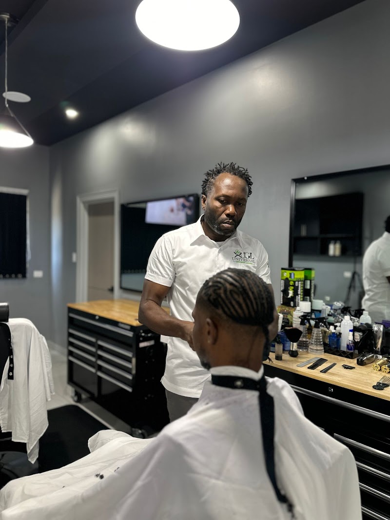 Universal Grooming Lounge