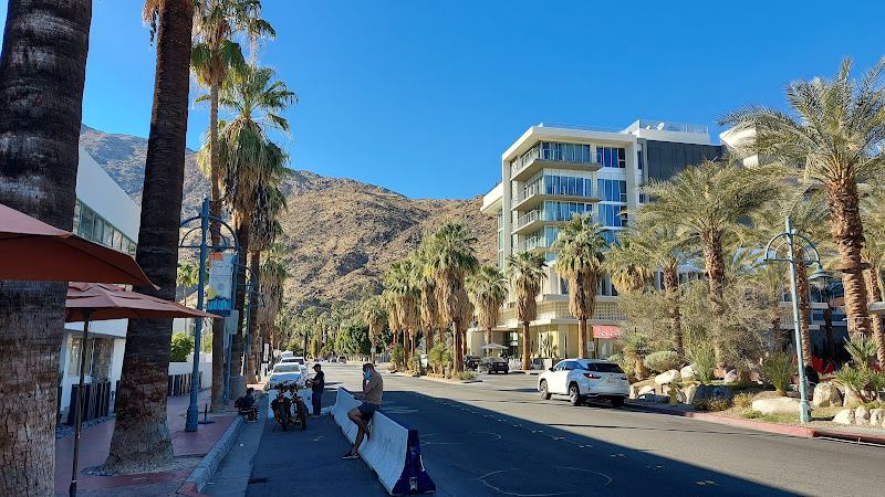 Mercado Plaza - Shopping mall in Palm Springs