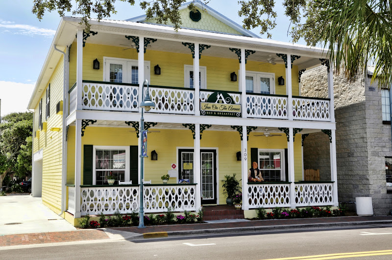Inn On The Avenue Bed & Breakfast - Bed & breakfast in New Smyrna Beach