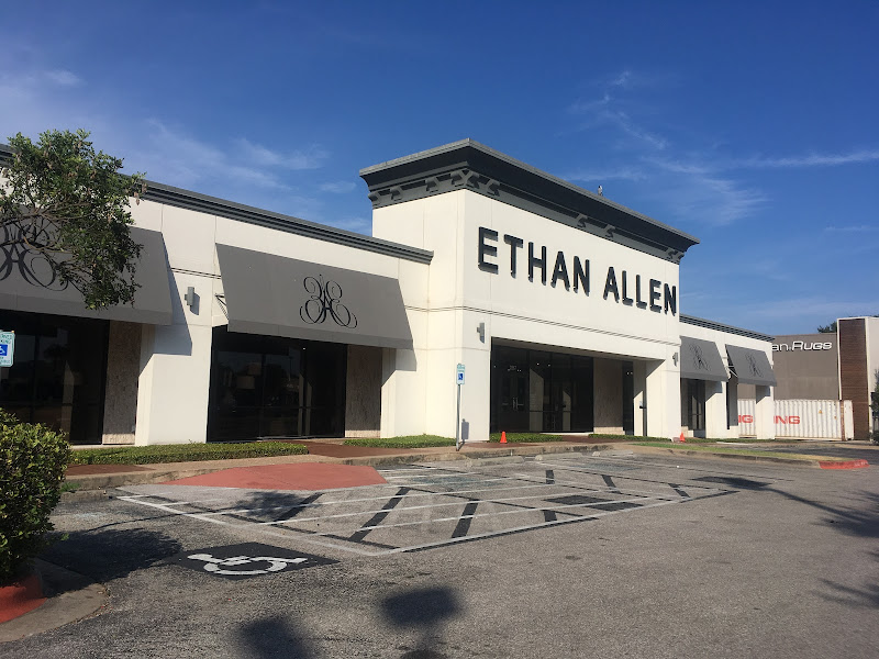 The Village - Shopping mall in Austin