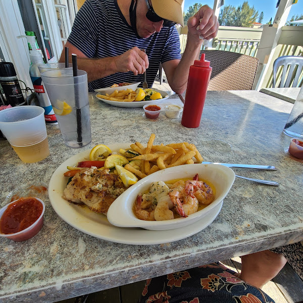 Rod and Reel Pier