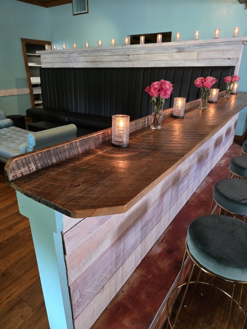 Salute Wine and Beer Lounge - Wine bar in Egg Harbor