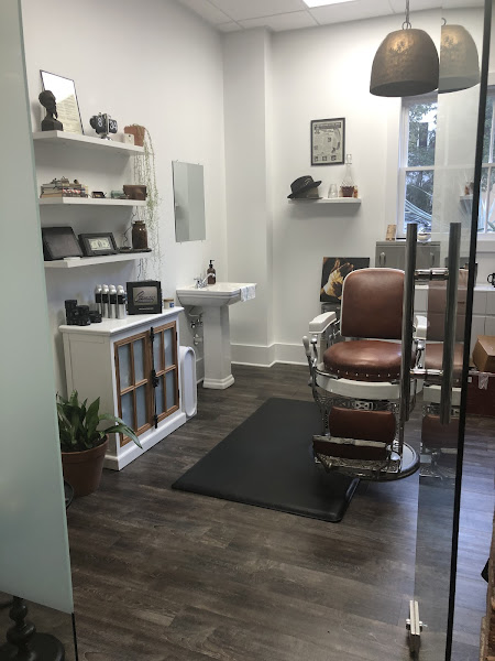 Old Hand Barber Co. - Barber shop in Charleston
