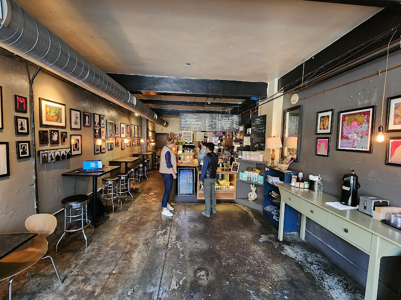 Izzy's Coffee Den - Coffee shop in Asheville