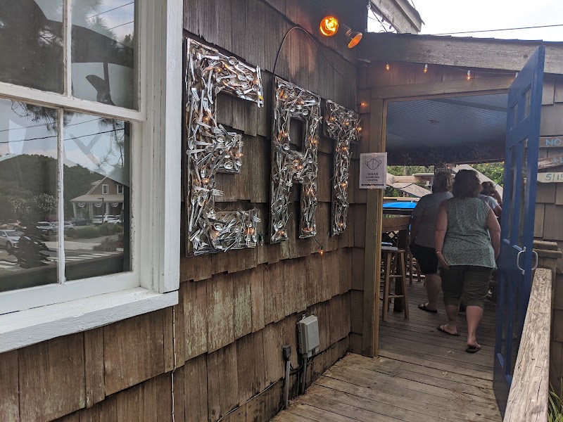 Roadside Bar & Grill - Bar & grill in Duck