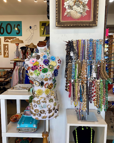 Iconic Atomic - Vintage clothing store in Palm Springs
