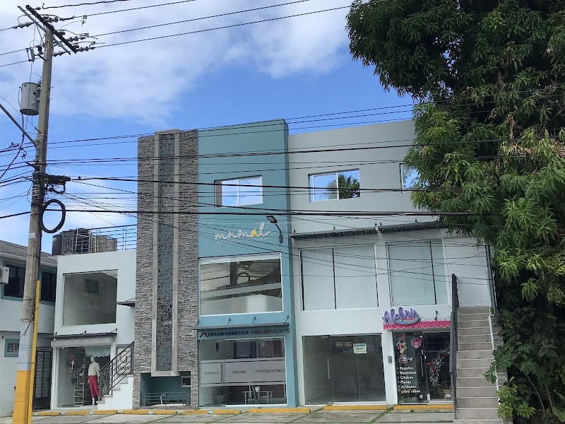 Plaza Vigo - Shopping mall in Av. Luis Ginebra 34b