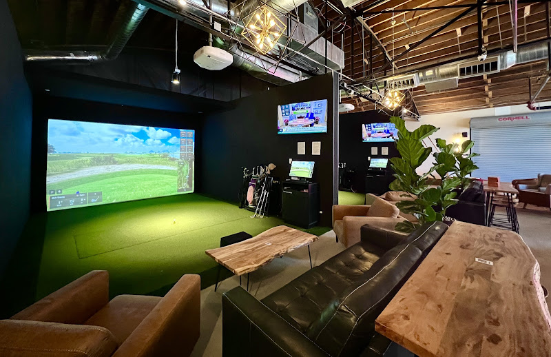 One Shot Back - Indoor golf course in Denver