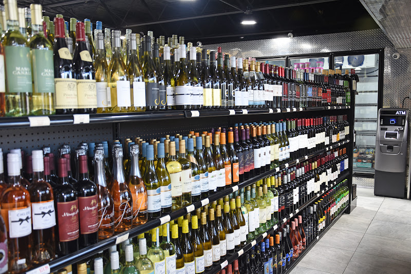 Soho Gourmet Fine Wine, Beer & Smoke Shop - Convenience store in Tampa
