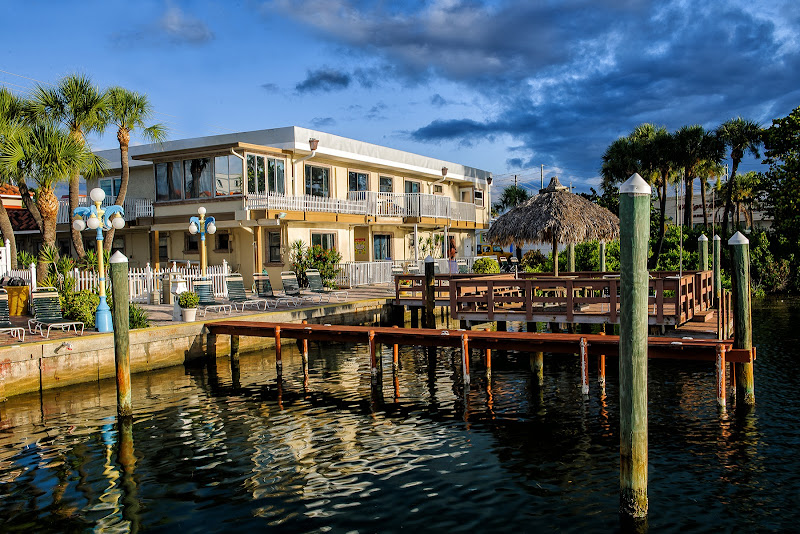 Bayview Plaza Waterfront Resort - Hotel in St Pete Beach