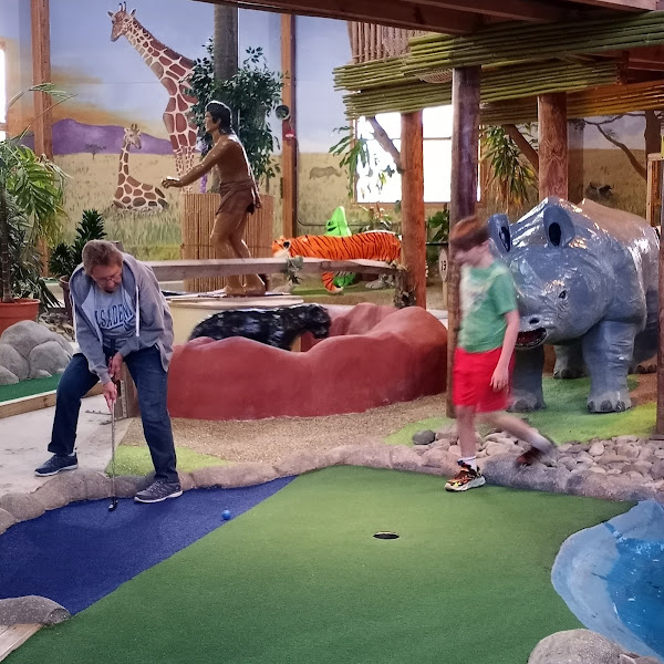 CARIBBEAN PIRATES MINI GOLF
