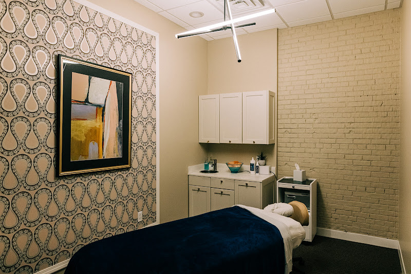 CLOVR Life Spa - Uptown Plaza