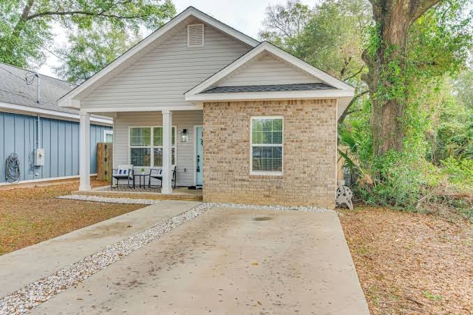 1 Mi to Dtwn: Pet-friendly Pensacola Getaway!