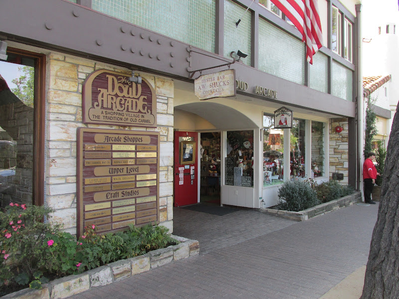 Doud Arcade - Shopping mall in Carmel-By-The-Sea