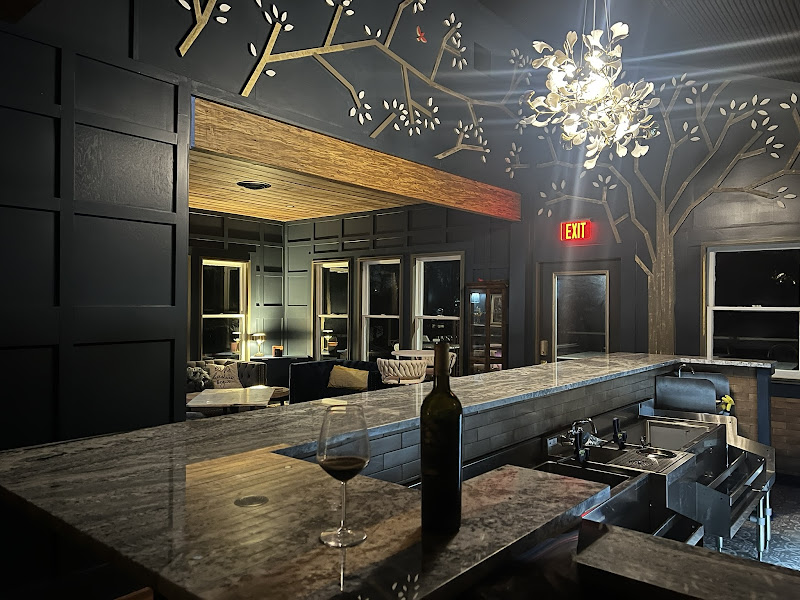 The Clubhouse on Castell - Wine bar in New Braunfels