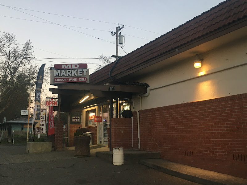 M D Liquors - Liquor store in Healdsburg