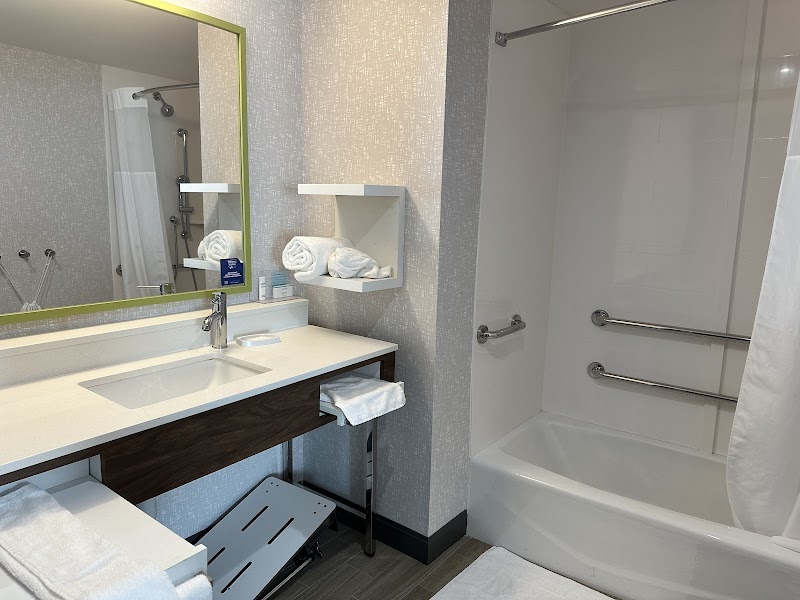 Hampton Inn & Suites Portland West photo
