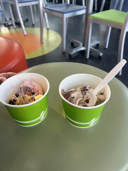 JoJo's FroYo and Smoothies