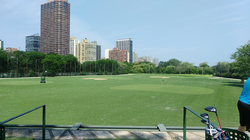 Diversey Driving Range & Mini Golf - Golf driving range in Chicago