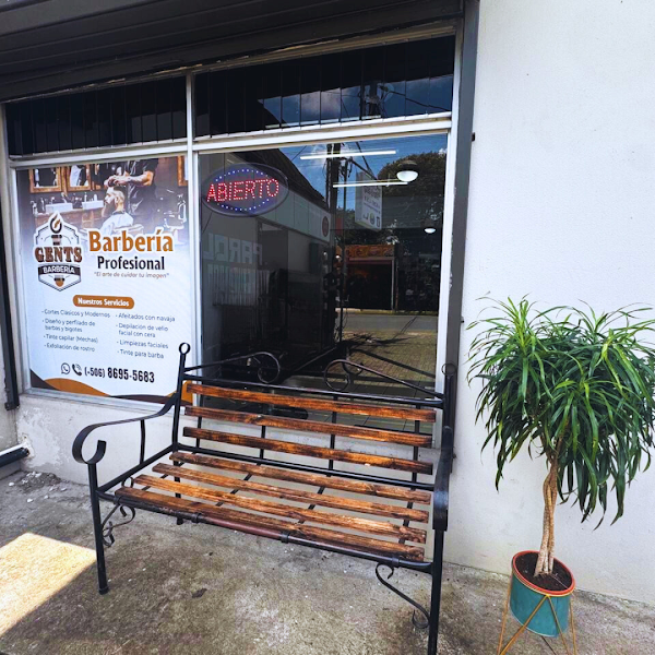 Barbería Gents Costa Rica - Barber shop in El Tanque de la Fortuna de San Carlos De la plaza de deportes del tanque 25 metros al este sobre calle principal