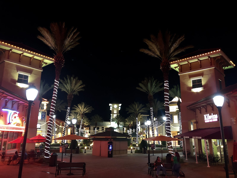 Shoppes at Paradise Isle - Shopping mall in Destin