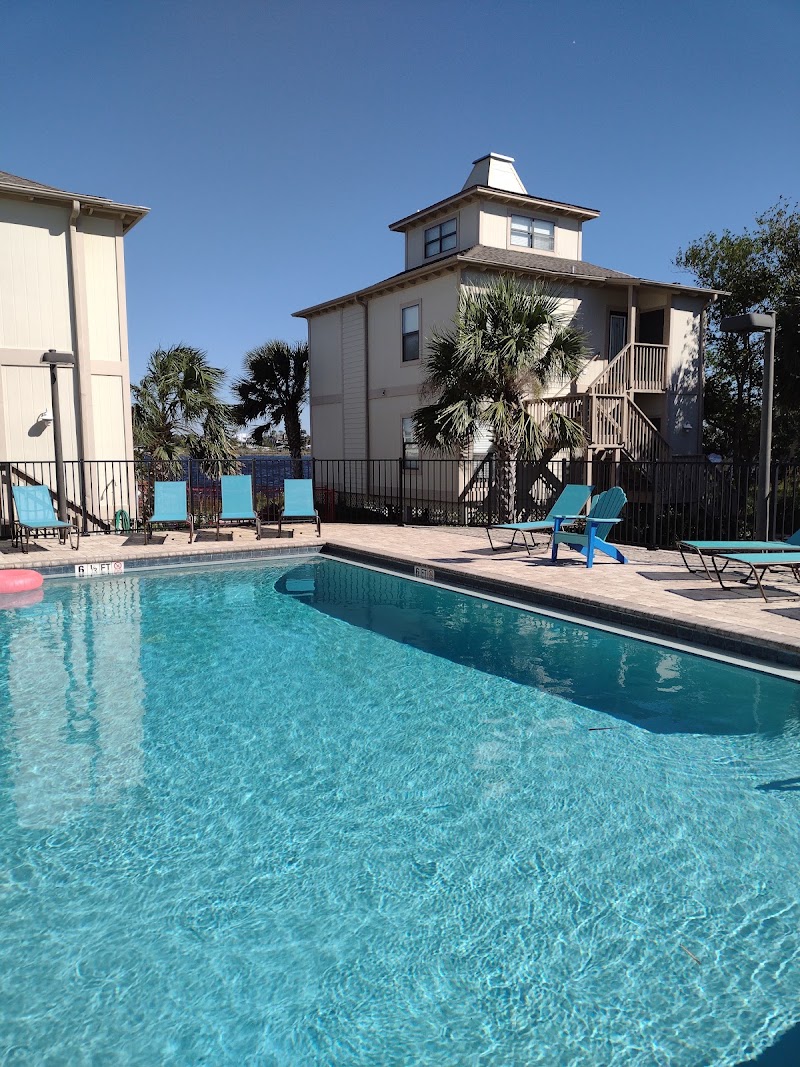 Molokai Villas - Lodging in Pensacola