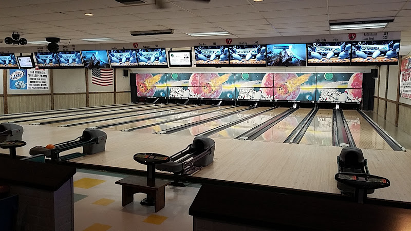 Apple Valley Lanes/Chaser's Sports Bar & Grill - Bowling alley in Sturgeon Bay