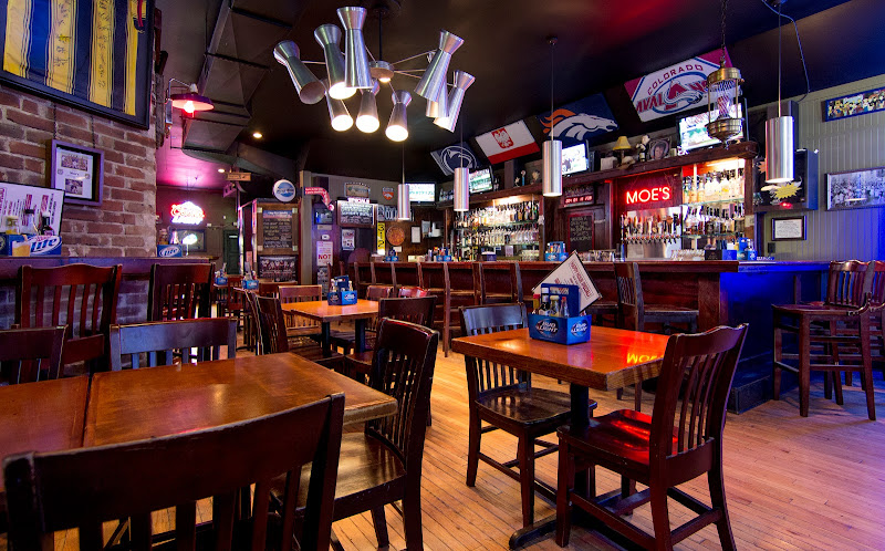 Moe's Crosstown Tavern - Bar & grill in Charleston