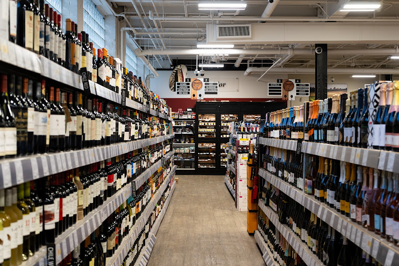 Binny's Beverage Depot - Downtown - Liquor store in Chicago
