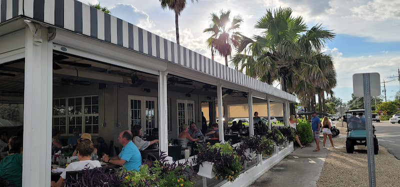 Bayview Plaza - Shopping mall in Anna Maria