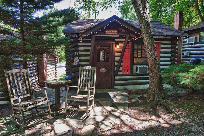 Log Cabin Motor Court - Log cabins in Asheville