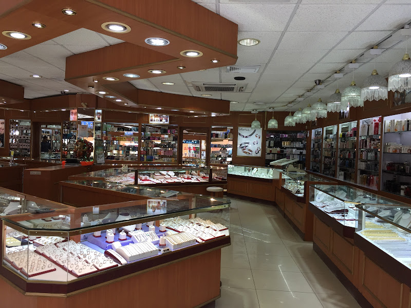 Mohan's Duty Free Shop - Shopping mall in Ocho Rios