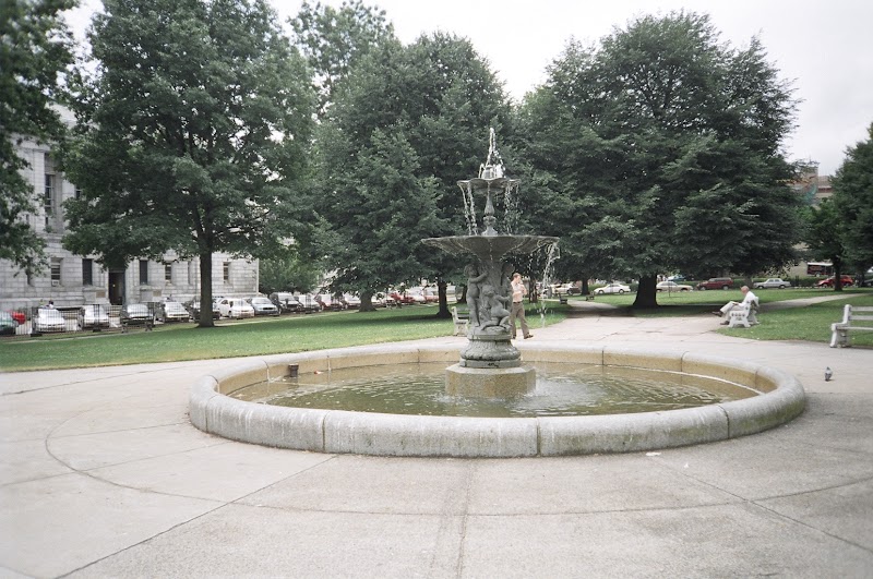 Lincoln Park - Tourist attraction in Pearl St