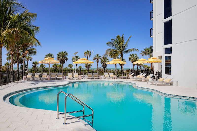 Cirque St. Armands Beachside