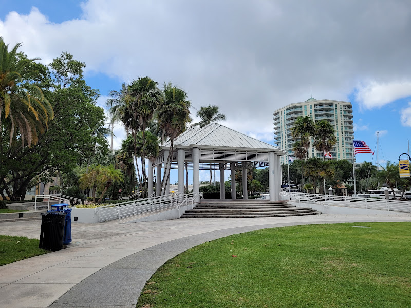 Esplanade Park - Tourist attraction in Fort Lauderdale