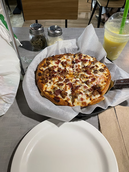 Pizza Hut - Pizza restaurant in Av. Luis Ginebra 49