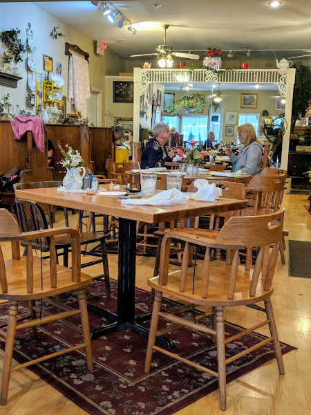 Yankee Peddlers Tea Room - Coffee shop in Osage Beach
