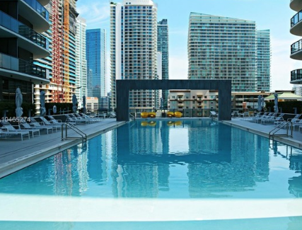 Lauren Hershey - CRR REALTY - Real estate agency in Miami