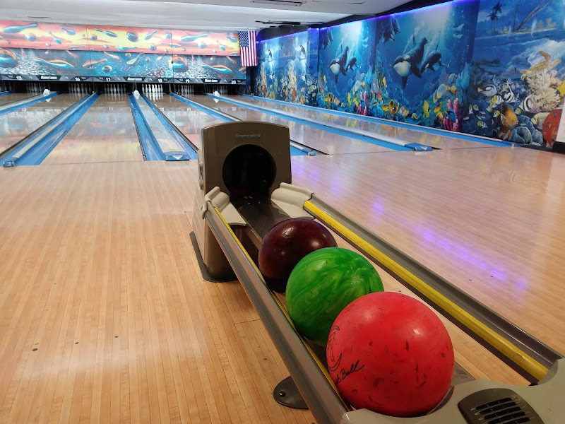Manor Lanes Bowling and Sports Den Pub - Bowling alley in Fort Lauderdale