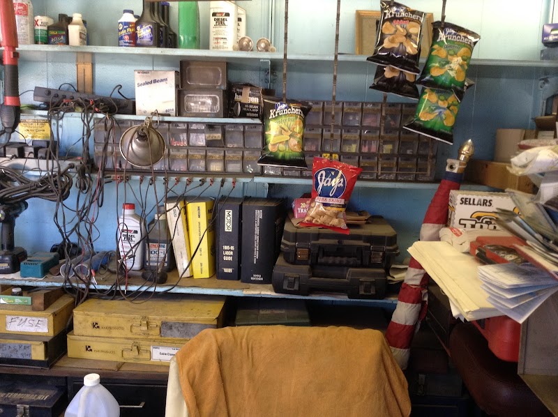 Del's Service Station Inc - Auto repair shop in Lake Geneva